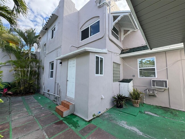 Building Photo - 1664 SW 9th St