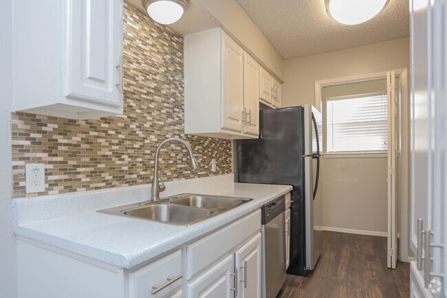 2BR, 2BA - 1129SF - Bedford Hills Apartments