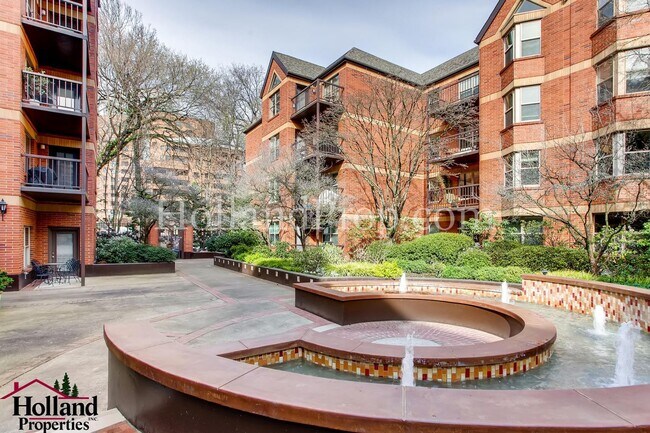 Building Photo - Modern 2-Bedroom Apartment in the Heart of Downtown NEW SUPER PRICE at $1,850!