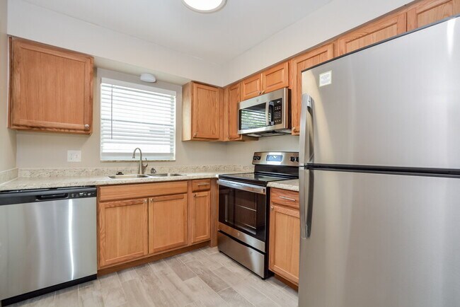 Building Photo - 670 Hibiscus Rd