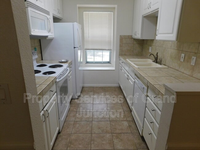Building Photo - 4 Chardonnay Ct