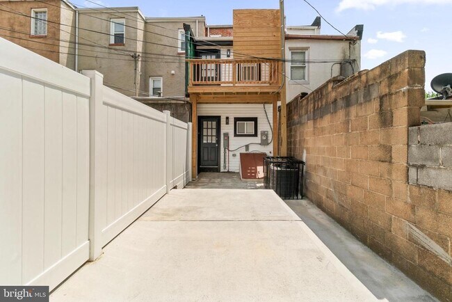 Building Photo - 829 W Barre St