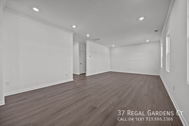 Building Photo - 37 Regal Gdns Ct