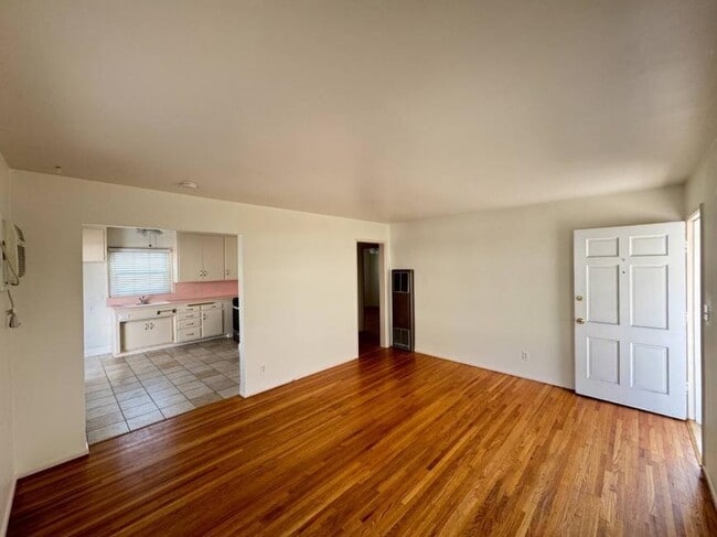 Building Photo - 2.0 bedroom in Pasadena California 91104