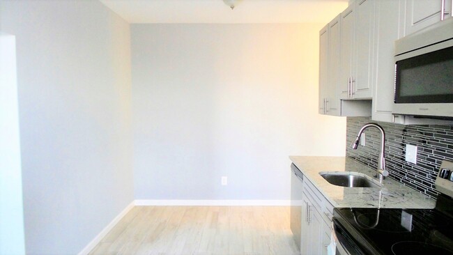 Building Photo - 1640 Wolf St