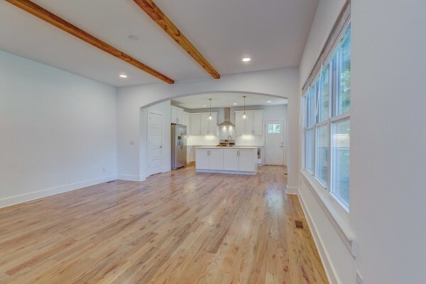 Building Photo - 324 Queen Ave