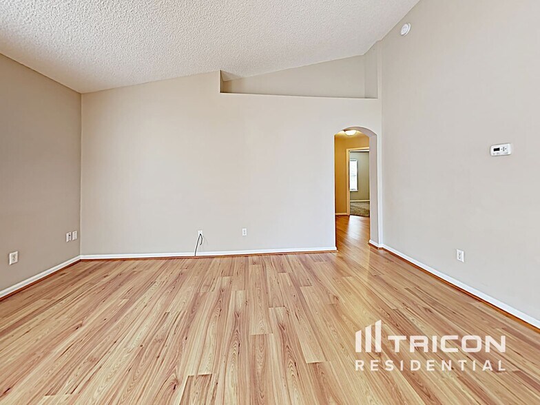 Building Photo - 4303 Hanging Moss Dr