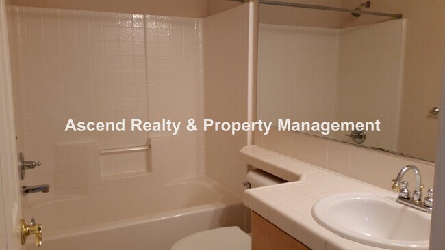 Building Photo - Bethany 4 Bed One Bed & Full Bath on Main Fenced Yard w/EV Charger Close to Schools & Shopping