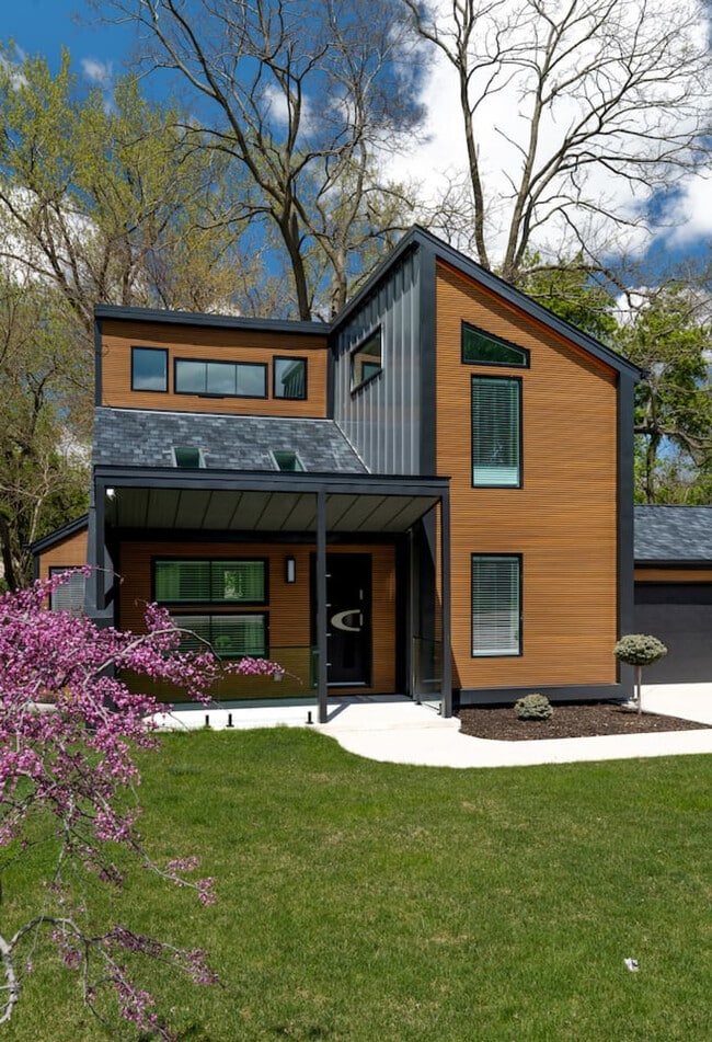 Building Photo - 4016 Eaton Dr