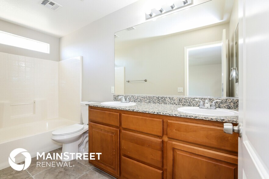 Building Photo - 2052 Houdini St