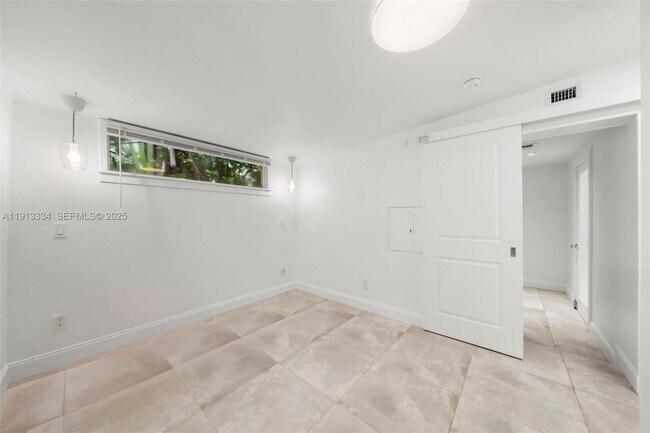 Building Photo - 151 NE 43rd St