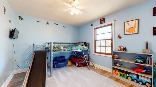 Building Photo - Stunning 4-Bedroom, 3.5-Bath Home with Over 3,800 Sq. Ft. of Ideal Living Space in East Bloomington