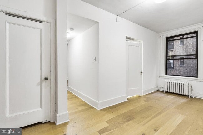 Building Photo - 1229 Chestnut St