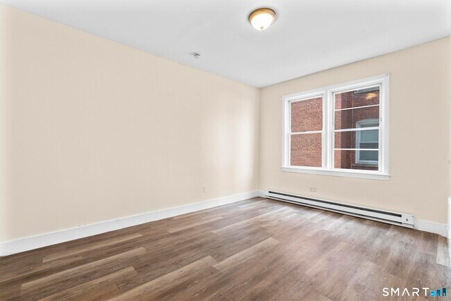 Building Photo - 313 High St