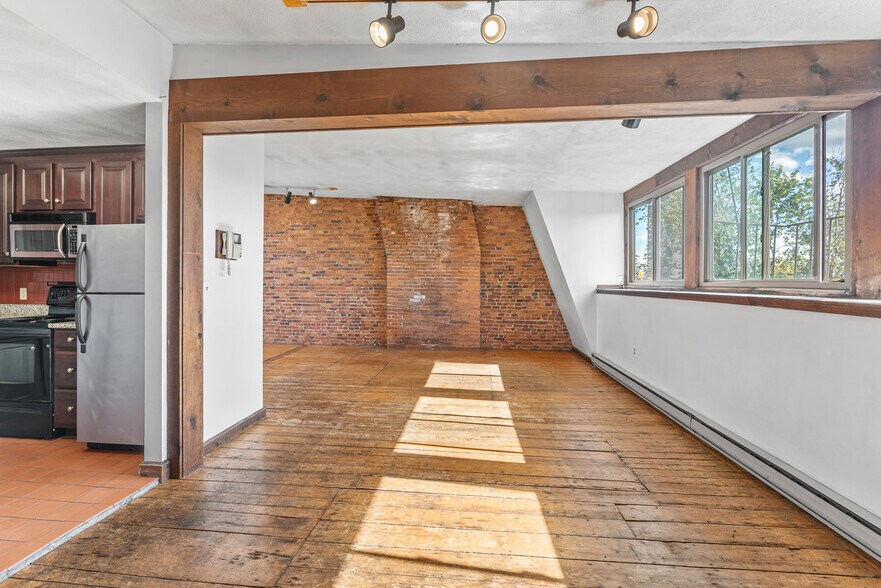 dining room - 660 Tremont St