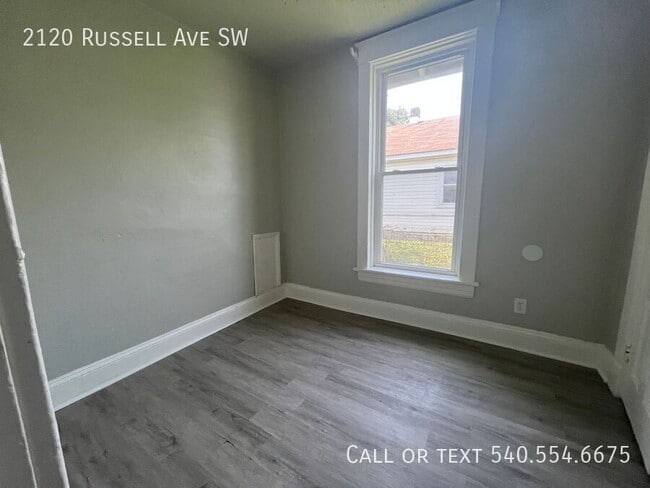 Building Photo - 2120 Russell Ave SW