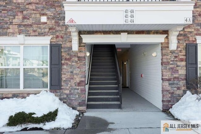 Building Photo - 421 Tavern Rd