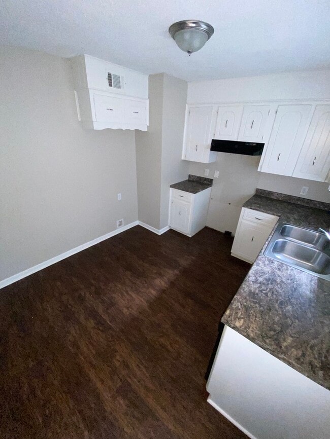 Building Photo - 513 Sorrells Dr