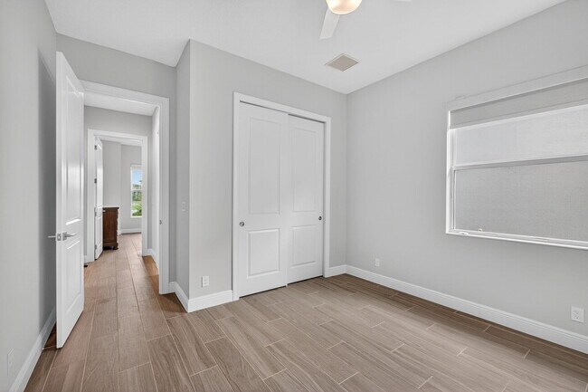 Building Photo - 9901 Regency Wy