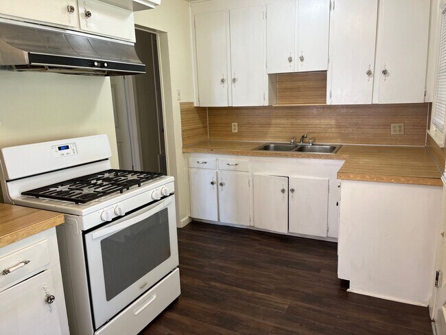 Building Photo - 3BR/1BA off Shed Road in Bossier City