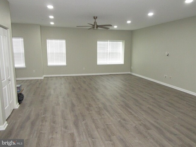 Building Photo - 707 S Twin Lakes Blvd
