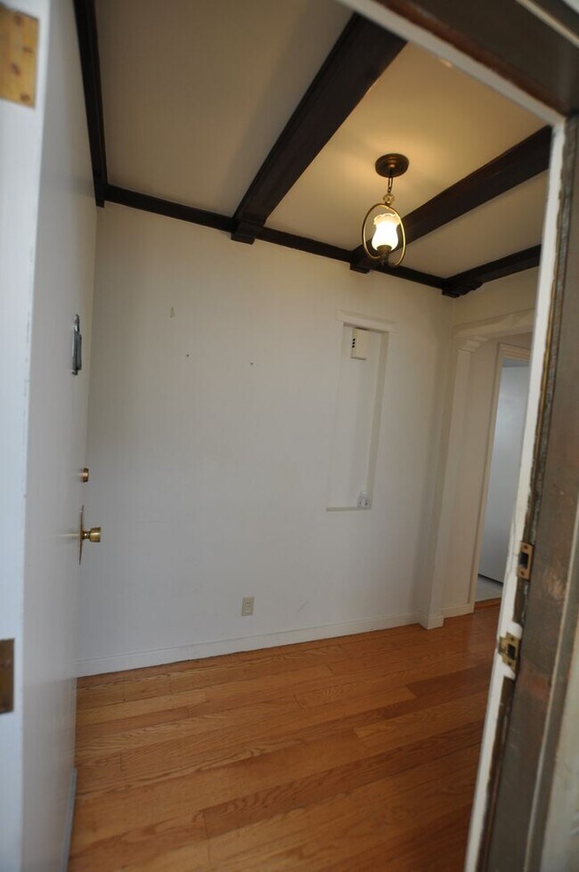 Building Photo - 1026 Kirkham St