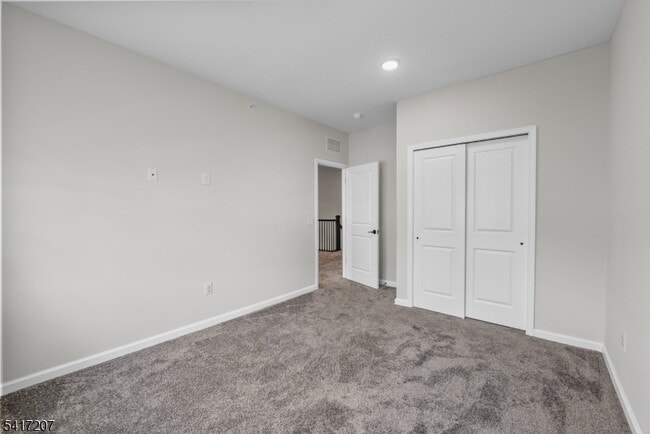 Building Photo - 8 Jessica Ln