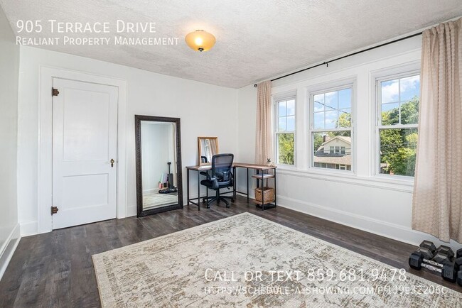 Building Photo - Charming 2 bedroom in the heart of Park Hills