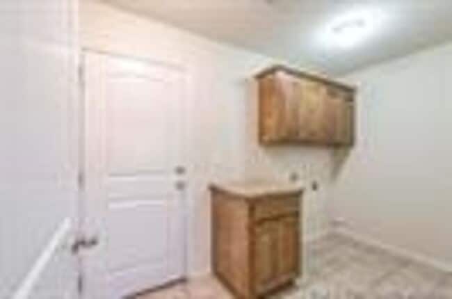 Building Photo - Well maintained home in a great location within Prestin lakes.
