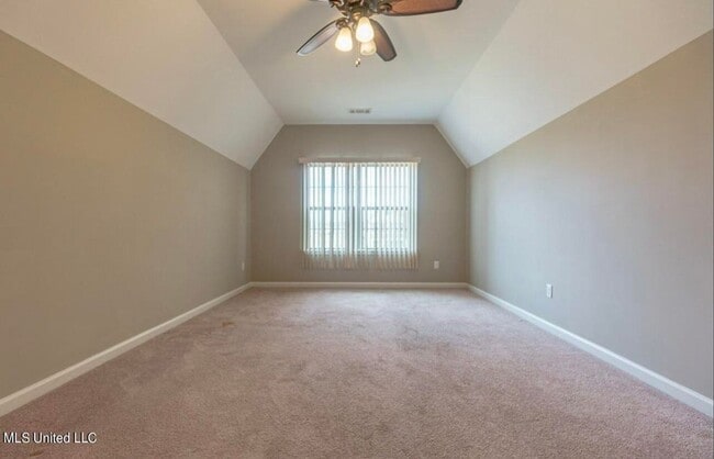 Building Photo - Centerhill Schools, beautiful corner lot w...