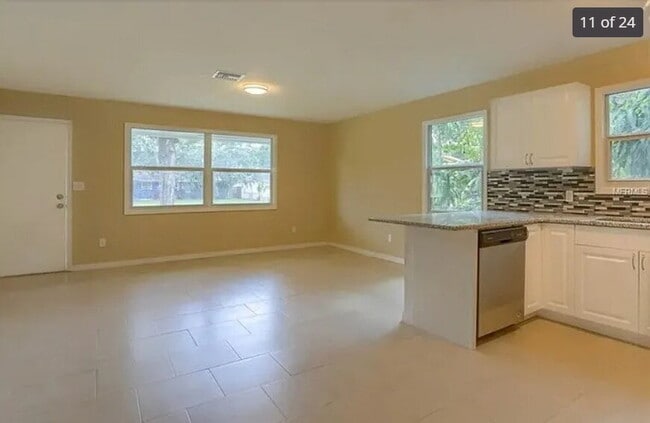 Building Photo - Home For Rent in St Petersburg!