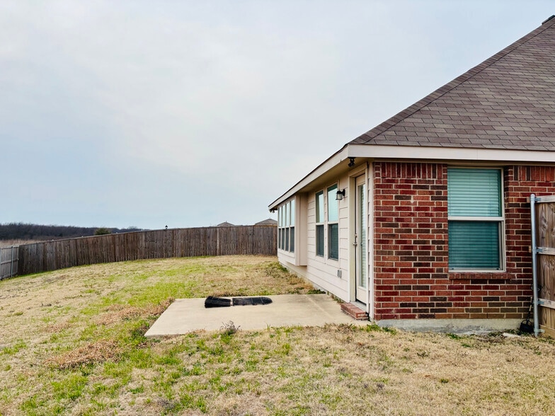 Building Photo - 3010 Sweetwater Trl