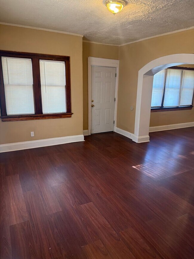 Building Photo - 2335 W Burleigh St