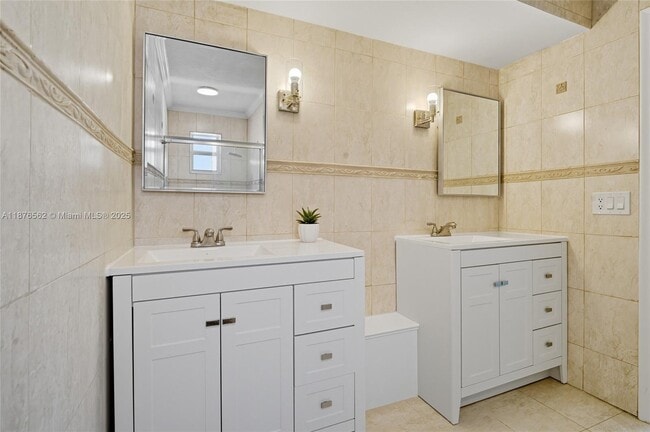 Building Photo - 9710 Sunset Strip