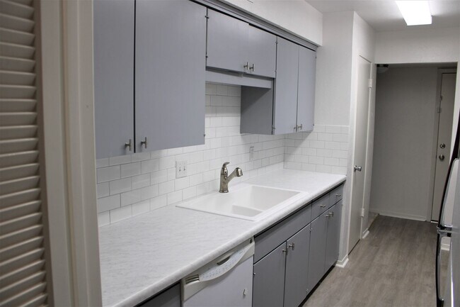 Building Photo - Birchbrook Drive