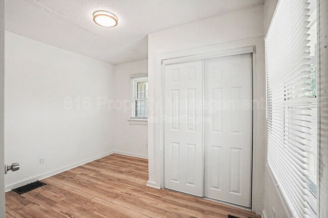 Building Photo - 5013 S Benton Ave