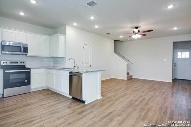 Building Photo - 10311 Lynwood Crk