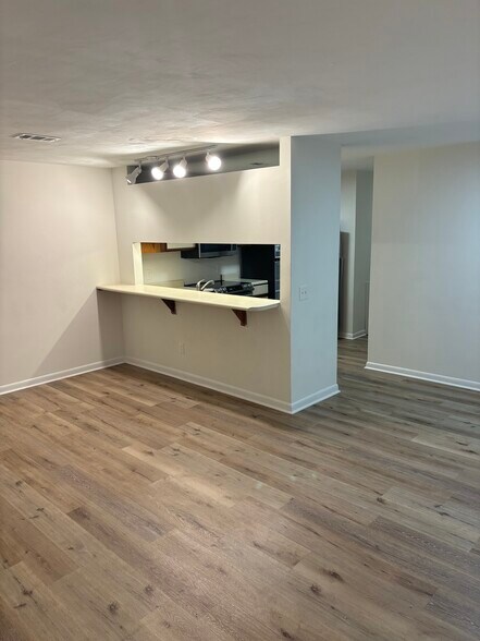 Building Photo - 1207 University Ter
