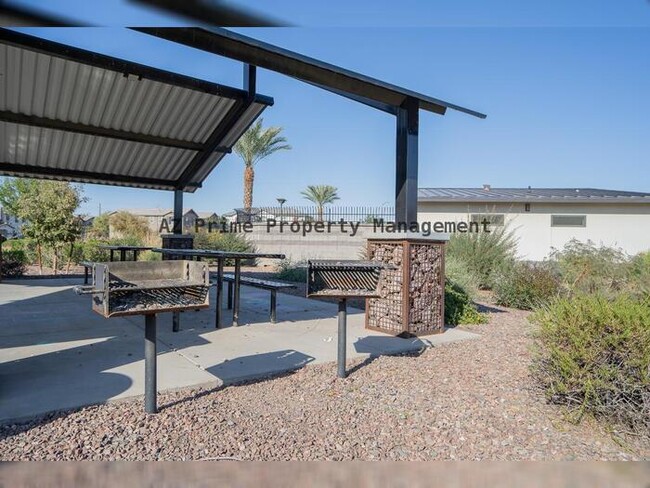 Building Photo - 3814 S 58th Dr