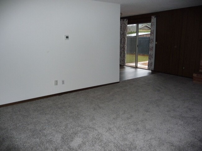 Building Photo - New carpeting