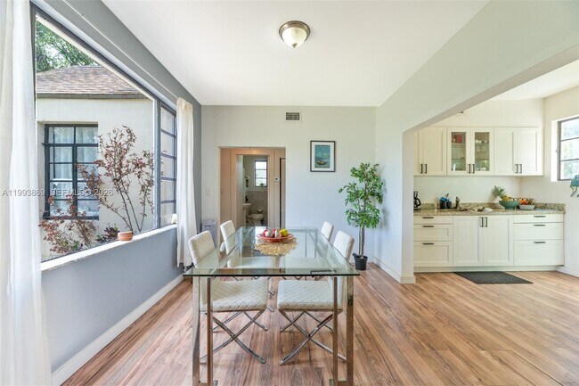 Building Photo - 1238 NE 112th St