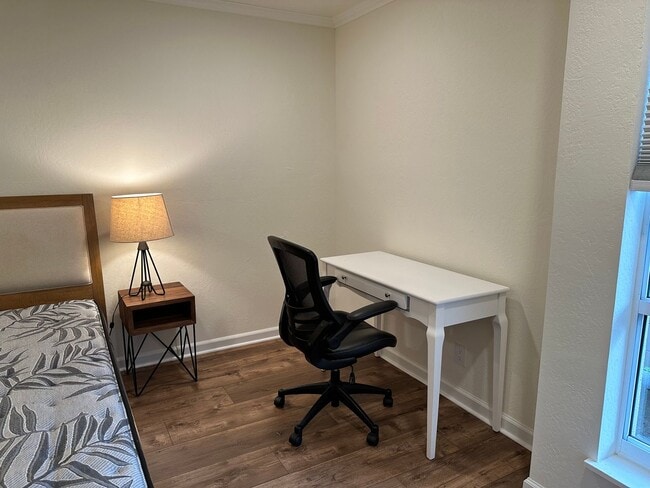 Building Photo - 204 Larkspur Plaza Dr