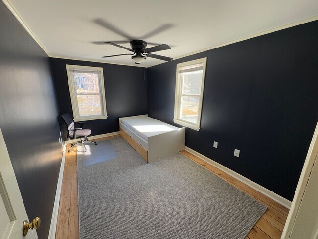 Building Photo - Spacious 4-Bedroom Single Family Rental in Amesbury - Available Now!