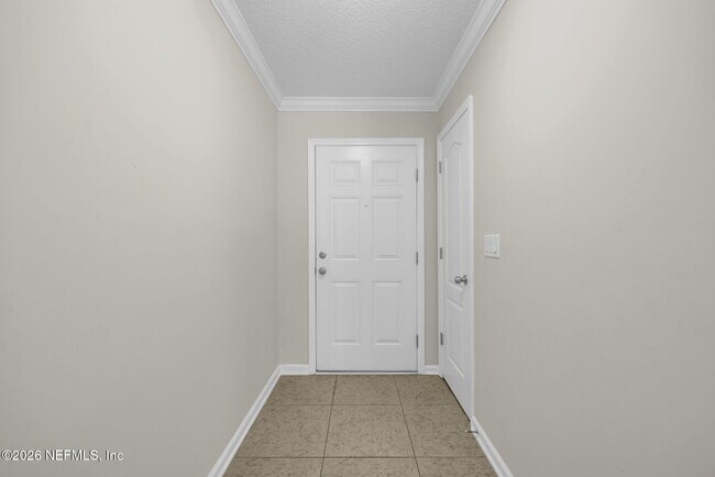Building Photo - 452 Walnut Dr