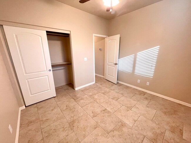 Building Photo - Beautiful 3 Bedroom Home in Central Kingman!
