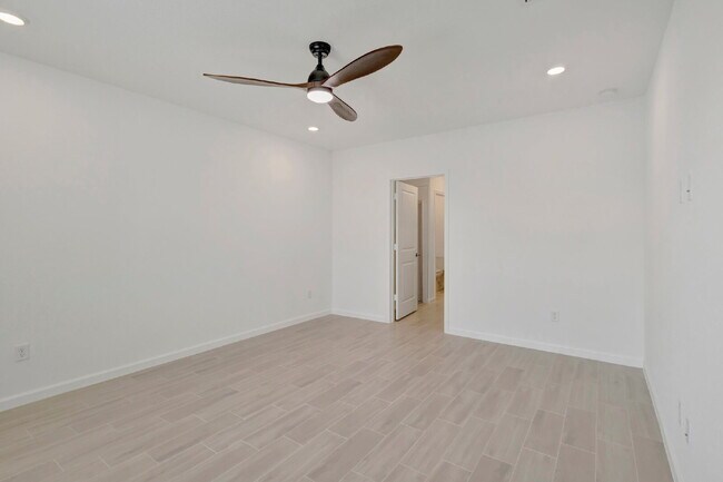 Building Photo - Luxurious Living: Spacious 5-Bedroom Home with Scenic Views in Port Saint Lucie!