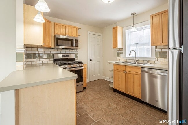 Building Photo - 15 Cowles St