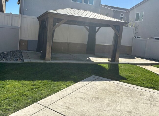 Building Photo - Stunning Natomas 4/2.5.  Backyard is AMAZING!  Please read ad for viewings!