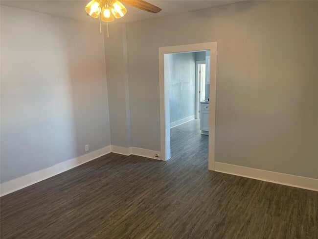 Building Photo - 5202 Ave S