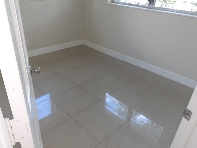 Building Photo - 223 SW 14th Pl